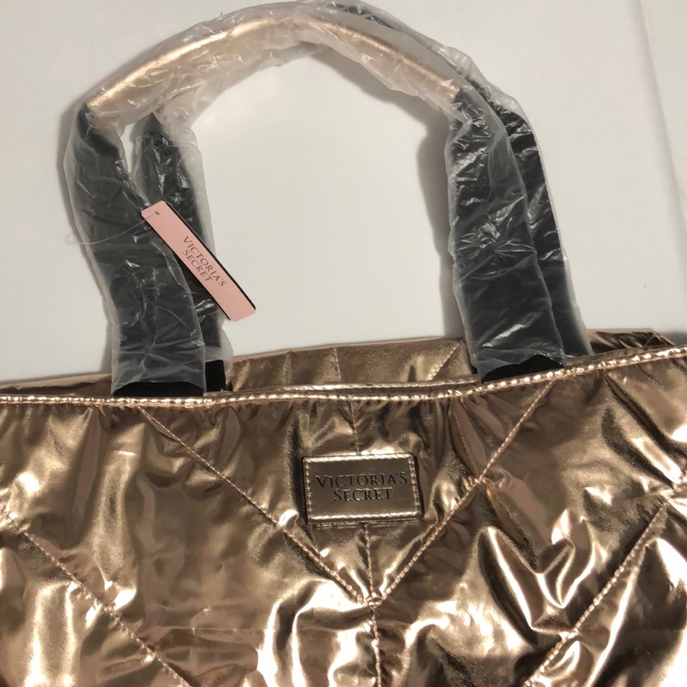 BRAND NEW. NEVER USED. Victoria secret gold bag.